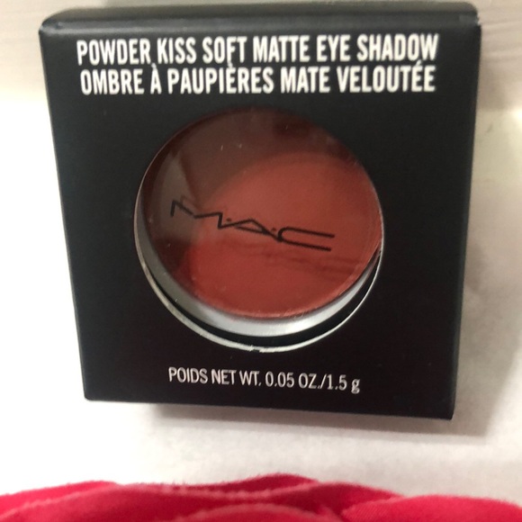 New MAC Devoted to Chili Powder Kiss Soft Matte Eye Shadow NIB - Picture 1 of 3